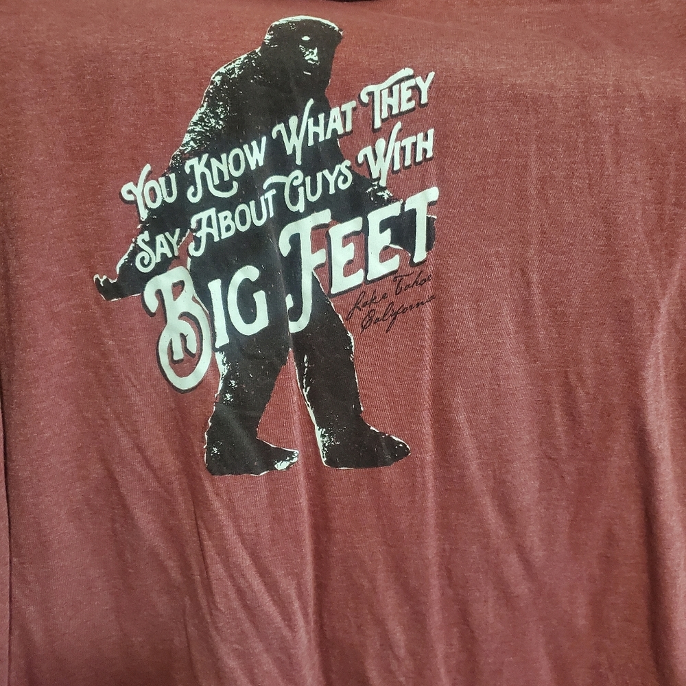 Mens 2xl Bigfoot shirt